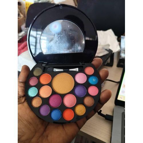 Jackelin 18-colour Eye Shadow Palette & Bronzer